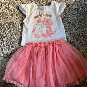 Bundle of girls unicorn outfits sz 4-5T